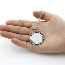 Load image into Gallery viewer, Retro vintage Elvis Presley photo pendant necklace Super Star Rock Singer